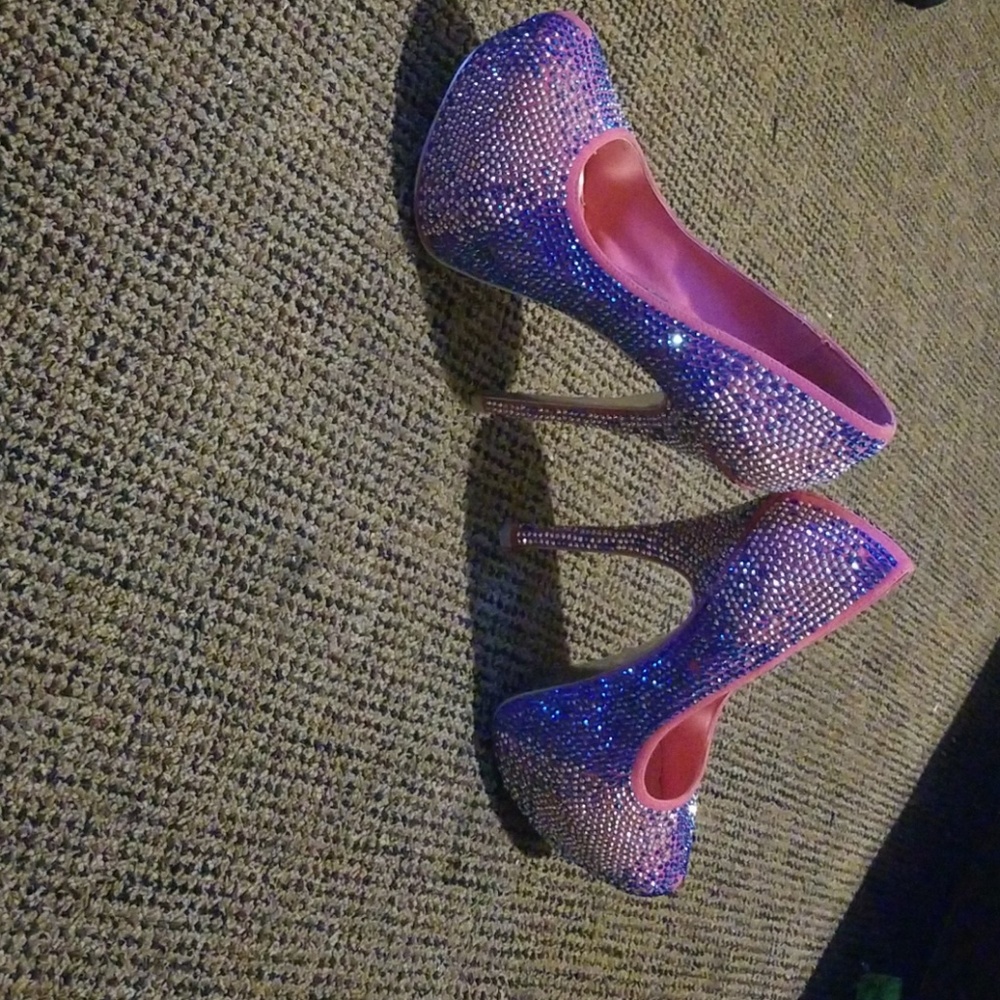 Heels - Picture 4 of 6
